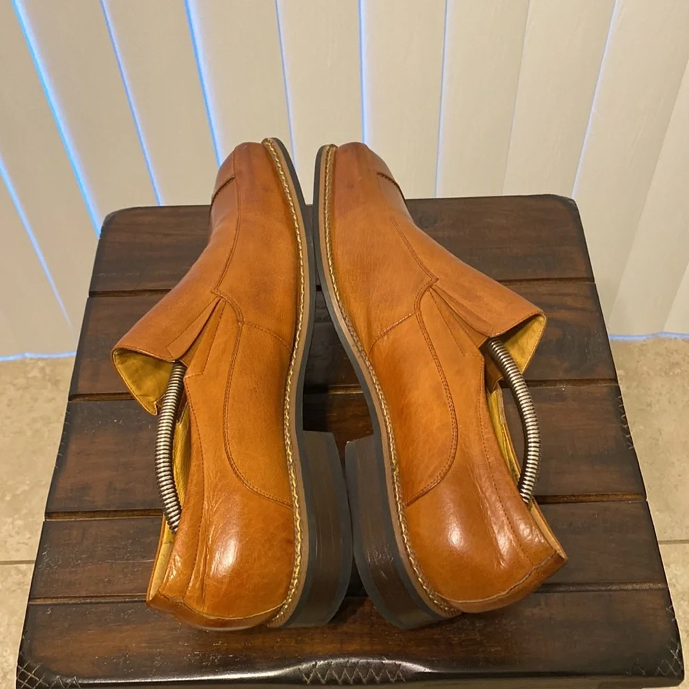 Mens brown leather loafers with shoe stretcher included - Picture 8 of 11